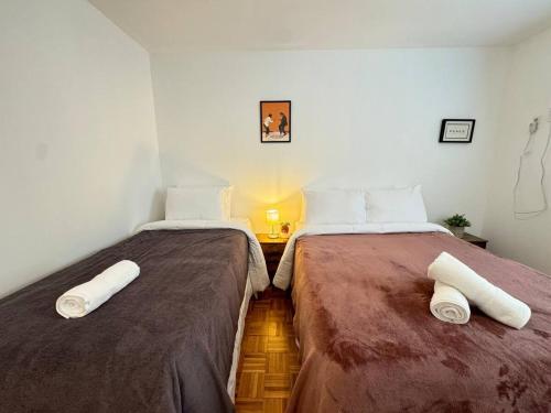 Katil atau katil-katil dalam bilik di Huge Place Minutes from NYC Parking Available
