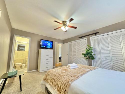 Katil atau katil-katil dalam bilik di Huge Place Minutes from NYC Parking Available