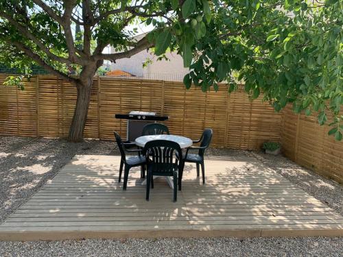 Studio rental between scrubland and sea