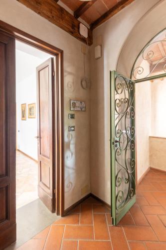 an entrance to a room with an open door at Agriturismo Borgo dei Ricci in Impruneta