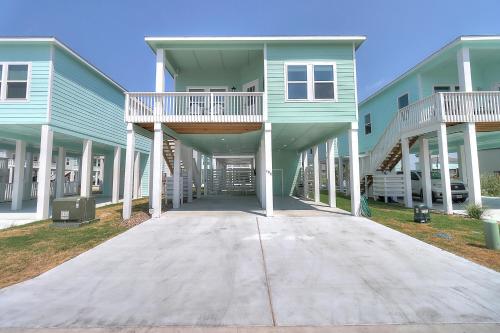 a large house with two balconies and a driveway at Turtle Cove in Rockport