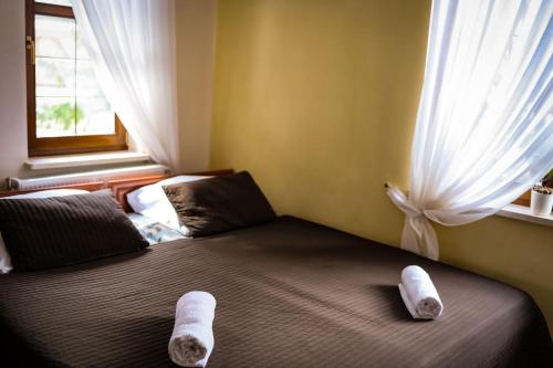 a bedroom with a bed with towels on it at Złoty Widok in Karpacz