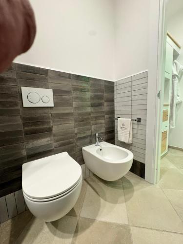 a bathroom with a toilet and a sink at San Domenico Dimora e Benessere in Putignano