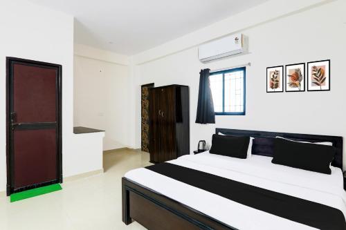 a bedroom with a large bed in a room at Super Hotel O Kadam Ghat Near Ashok RajPath in Patna