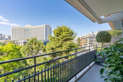 Athena Blue Lux Apartments 2BR 2BA with City Skyline View, near Kolonaki