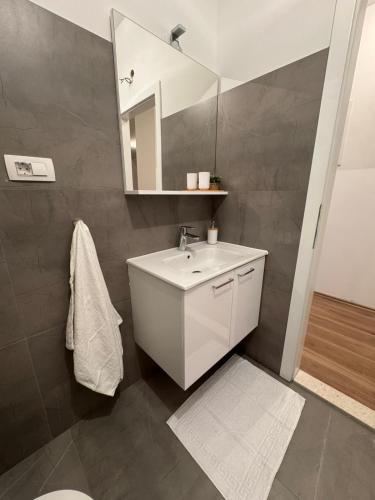 Un baño de Apartman Centar