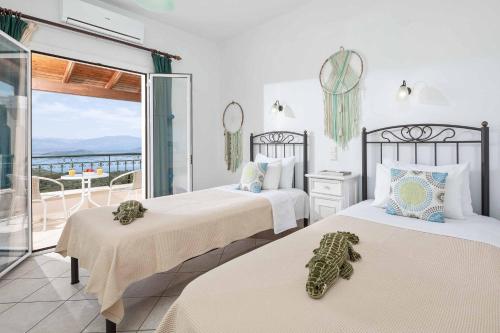 A bed or beds in a room at Villa Nafsika