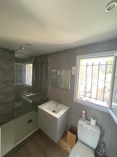 Photo de la galerie de l'établissement Comfortable 30 m 2 studio, à Lançon-Provence