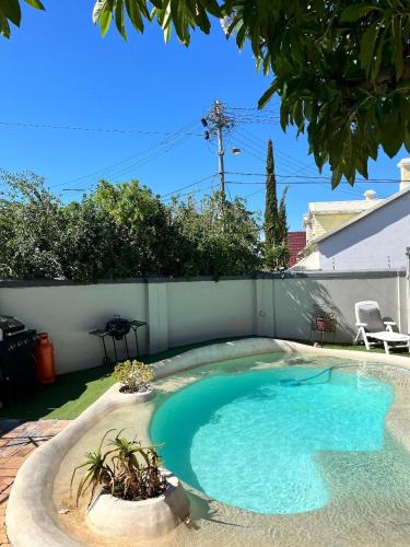 Piscina a Green Elephant Backpackers o a prop