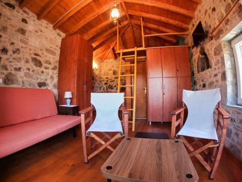 Гостиная зона в Kondias' Serenity Stone House