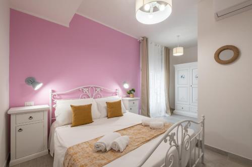 Postel nebo postele na pokoji v ubytování Sa Domu Colorada- Eleganza e comfort nel centro di Villasimius