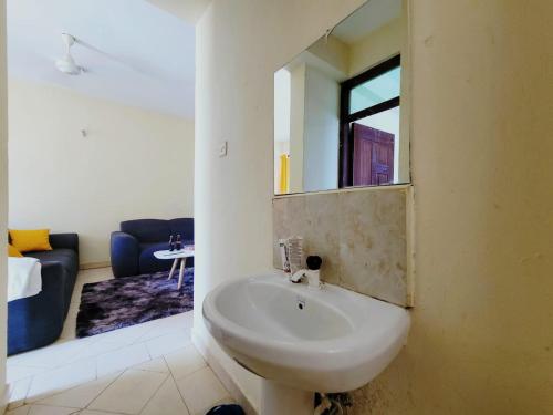 Koupelna v ubytování Diani 1 Bedroom Bright and Breezy