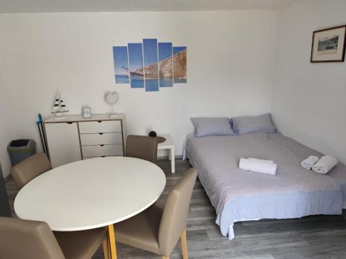 Postel nebo postele na pokoji v ubytování Apartments Borić