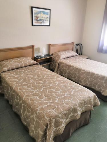 Ένα ή περισσότερα κρεβάτια σε δωμάτιο στο Hostal Torre Mar