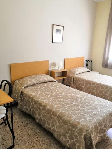 Ένα ή περισσότερα κρεβάτια σε δωμάτιο στο Hostal Torre Mar