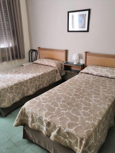 Ένα ή περισσότερα κρεβάτια σε δωμάτιο στο Hostal Torre Mar