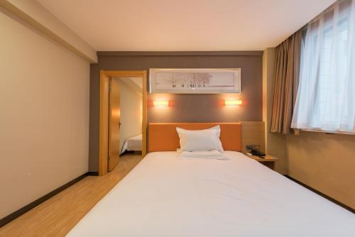 a bedroom with a large bed and a window at IU Hotel Beijing West Coach Station Liuliqiao East Metro Station in Beijing