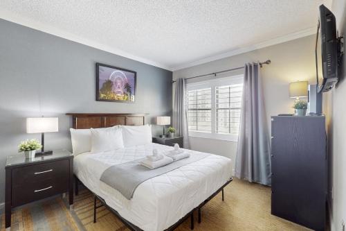 En eller flere senge i et værelse på The Enclave-Unit 1505