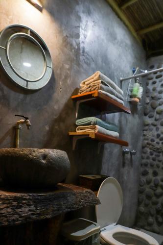 a bathroom with a sink and a toilet and a mirror at Cabañas Mannan in Tanchachín