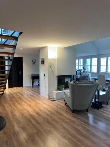 Fotografie z fotogalerie ubytování Ein Privatzimmer mit eigenen WC-Dusche v destinaci Adliswil