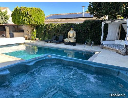 Villa Piscine indépendante sans vis à vis ET un studio sans accès piscine 2 possibilités au choix avec wifi