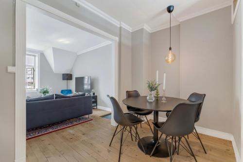 Posezení v ubytování Classic Bergen apartment peaceful space in the city center