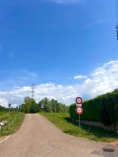 a street sign on the side of a road at Ma Campagne in Saint-Rémy