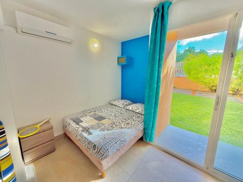 Postel nebo postele na pokoji v ubytování Studio Oasis - Piscine et proche des plages