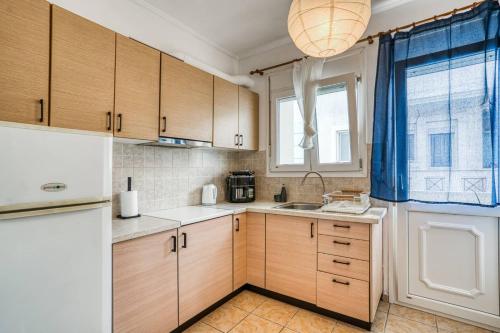 Dapur atau dapur kecil di Sunny Apartment with parking