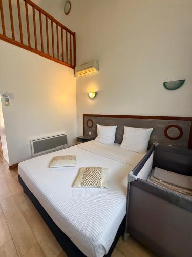 a bedroom with a large bed with white sheets at Ma Campagne in Saint-Rémy