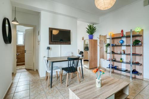 Dapur atau dapur kecil di Sunny Apartment with parking