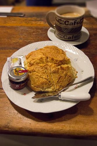 a white plate with a pie and a cup of coffee at Chalet Saudade in Sintra