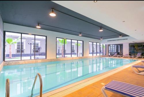 Bazén v ubytování luxury apartment AL Majdiah Residence M,Hittin,Boulevard, البوليفارد nebo v jeho okolí