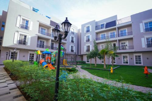 Herní místnost nebo prostor pro děti v ubytování luxury apartment AL Majdiah Residence M,Hittin,Boulevard, البوليفارد