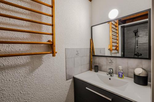 Ένα μπάνιο στο Maisonnette à 50m de la plage