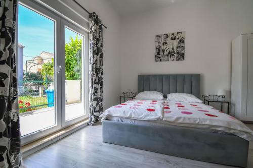 Apartments Tomo - 3km from Split airport