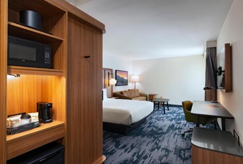 Postel nebo postele na pokoji v ubytování Fairfield Inn & Suites Austin Downtown