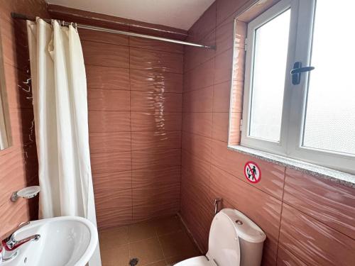 Un baño de Shkodra Guest House & Trips