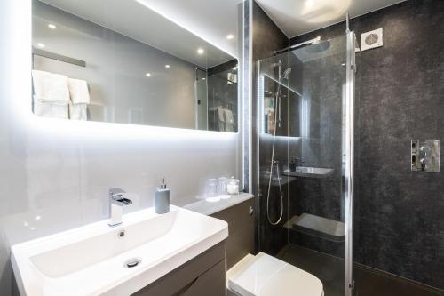 a bathroom with a sink and a shower at Atholl Villa Guest House in Pitlochry