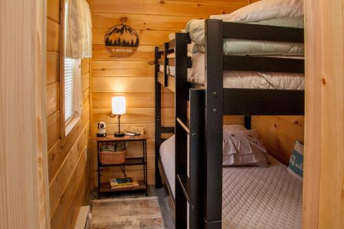 a room with two bunk beds in a cabin at The Wander-Inn in Bradford