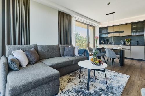 Golden Hour Apartments- Loft H 418