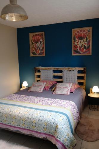 a bedroom with a bed with two pillows on it at Bel appartement avec jardin in La Bégude-de-Mazenc