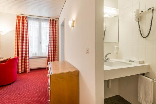 Koupelna v ubytování Hotel Alpina Luzern