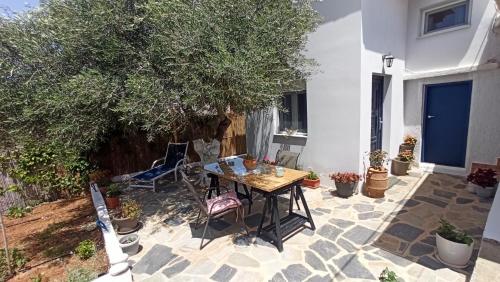 Anissa Tiny Garden Loft