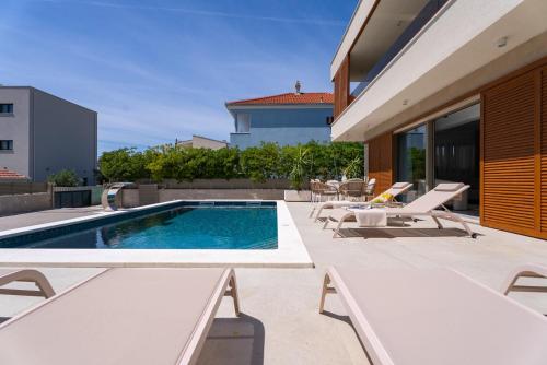 Villa San Pietro A Luxurious Seaside Retreat in Kaštel Štafilic