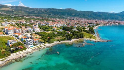 Villa San Pietro A Luxurious Seaside Retreat in Kaštel Štafilic