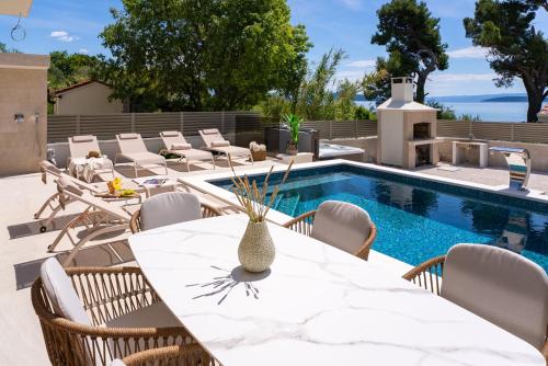 Villa San Pietro A Luxurious Seaside Retreat in Kaštel Štafilic