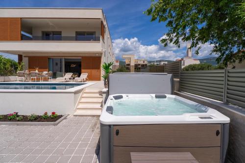 Villa San Pietro A Luxurious Seaside Retreat in Kaštel Štafilic