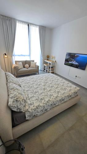 Postel nebo postele na pokoji v ubytování Midori Elegant Living by Shiro Elegant Holiday Homes