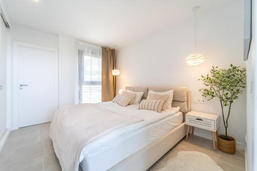 La Casa Solana - Sea Views and Pool, Higueron West, Fuengirola